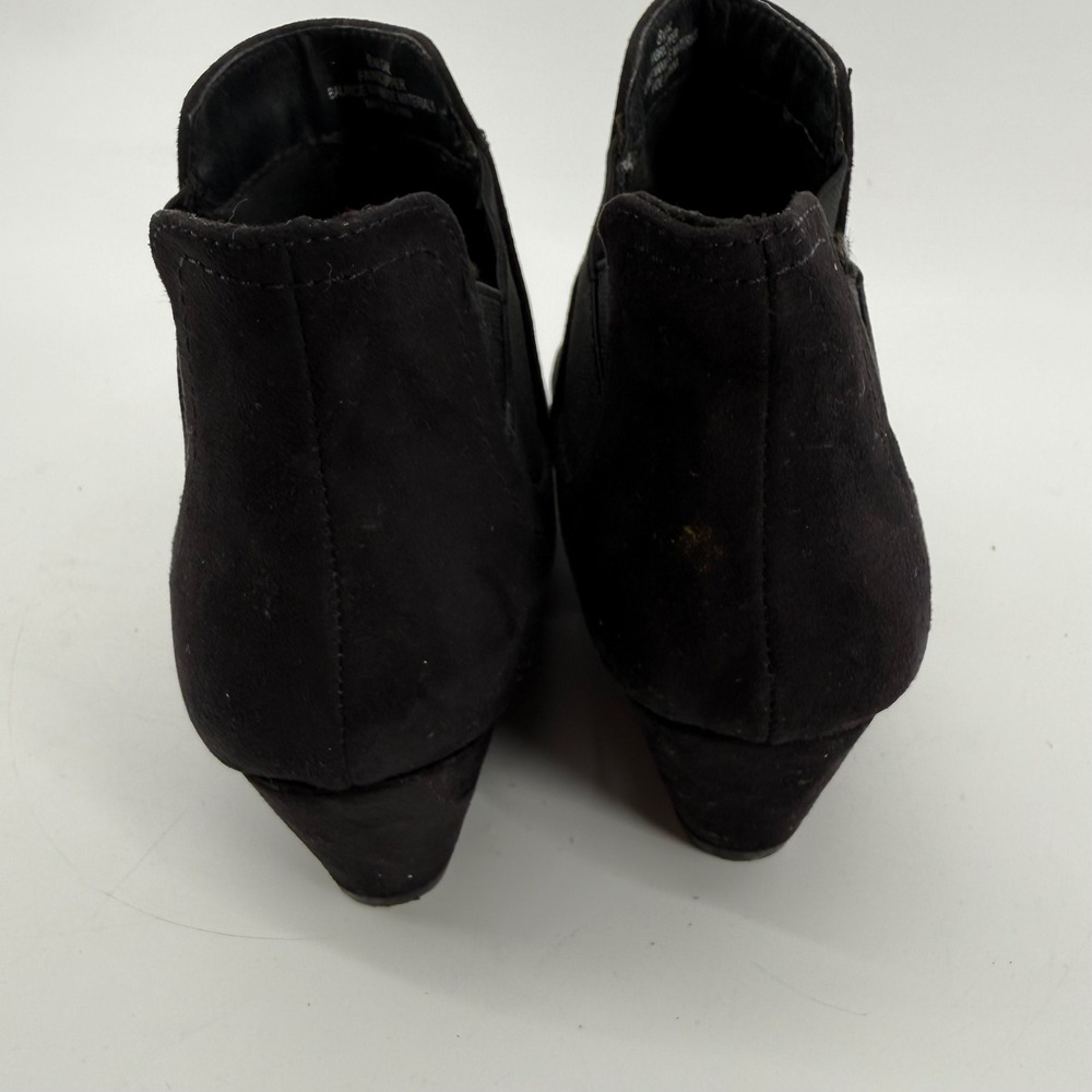 Gail Women Black Faux Suede Wedge Ankle Bootie Size 8 Elastic Gore PullOn Solanz - Picture 4 of 6